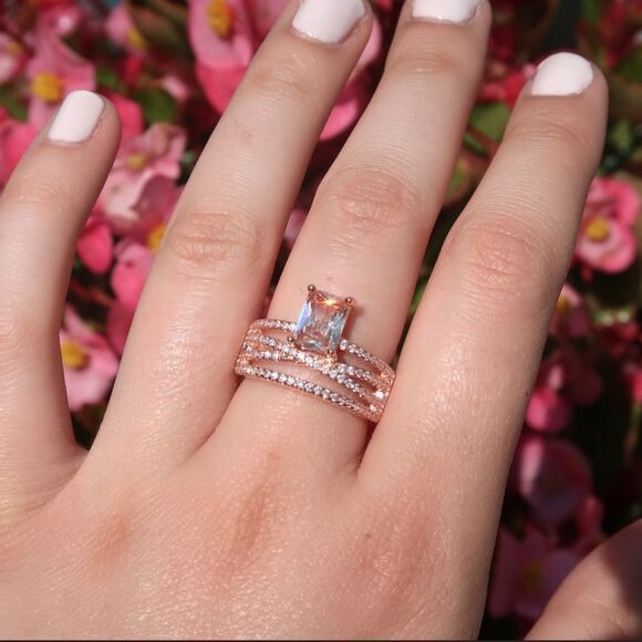 Stunning rose gold and cubic zirconia ring size 8, new without tags! Comes w/box - Picture 7 of 9